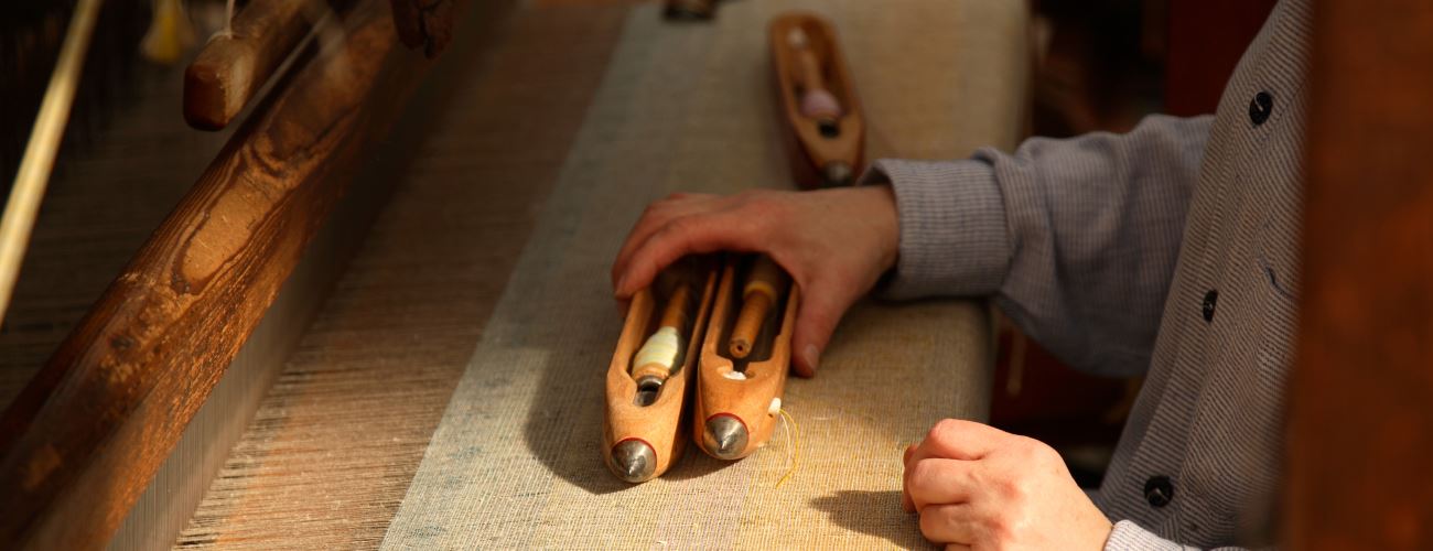 Tissage du Pashmina sur mtier en bois – Fabrication artisanale au Cachemire, Inde