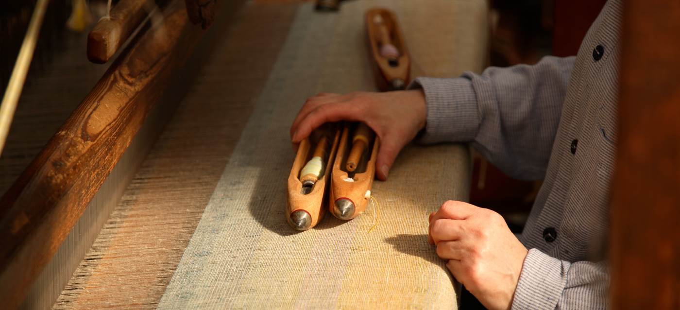 Tissage du Pashmina sur mtier en bois – Fabrication artisanale au Cachemire, Inde