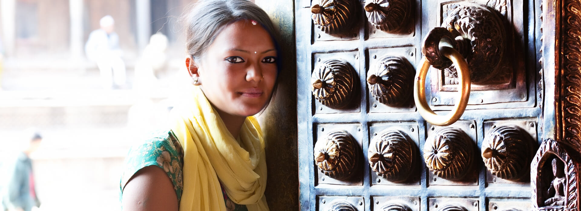 Femme portant une �tole pashmina en cachemire