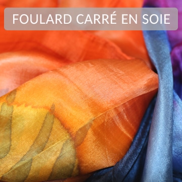 Foulard carr en soie peinte  la main, lgant et polyvalent, pour homme et femme